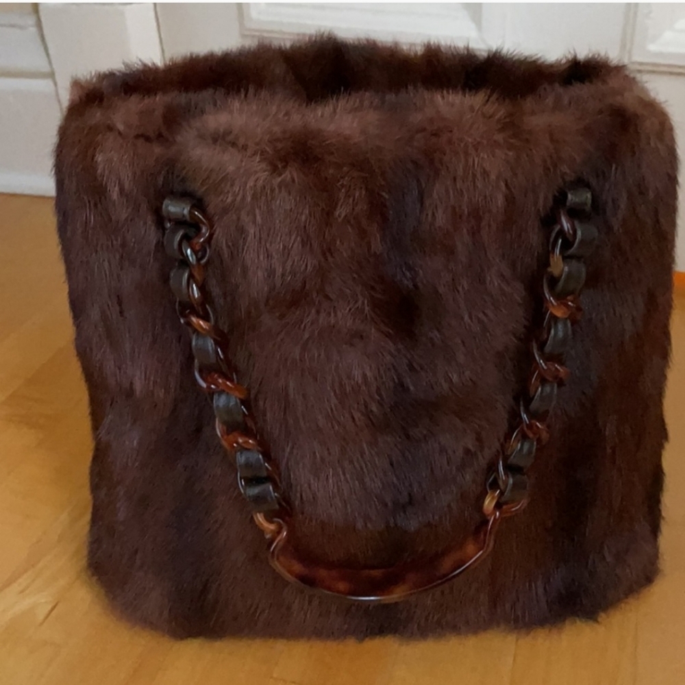 CHANEL Fur Purse - Picture 3 of 11